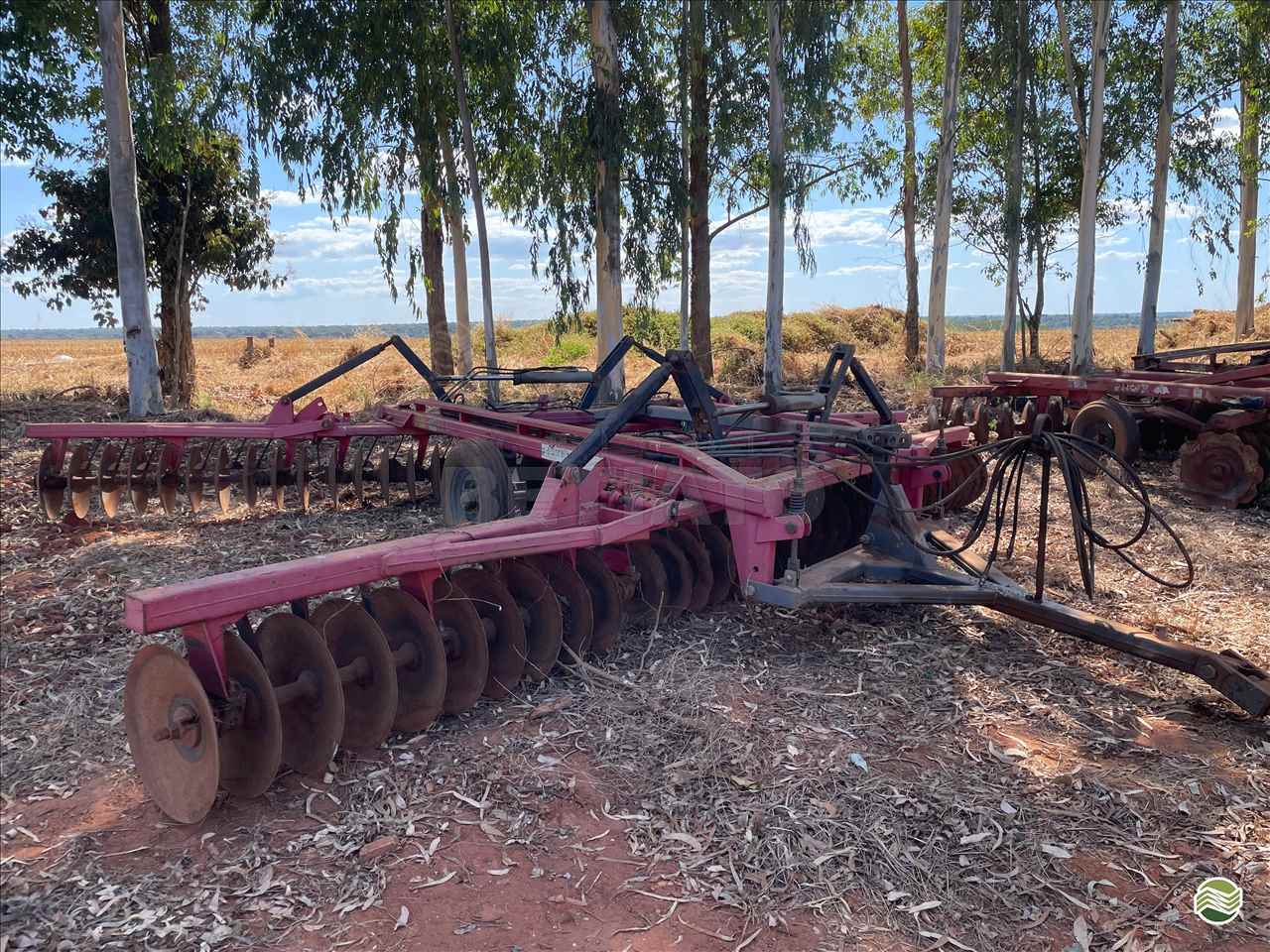 IMPLEMENTOS AGRICOLAS GRADE NIVELADORA NIVELADORA 72 DISCOS Agrícola Betiato CAMPO VERDE MATO GROSSO MT